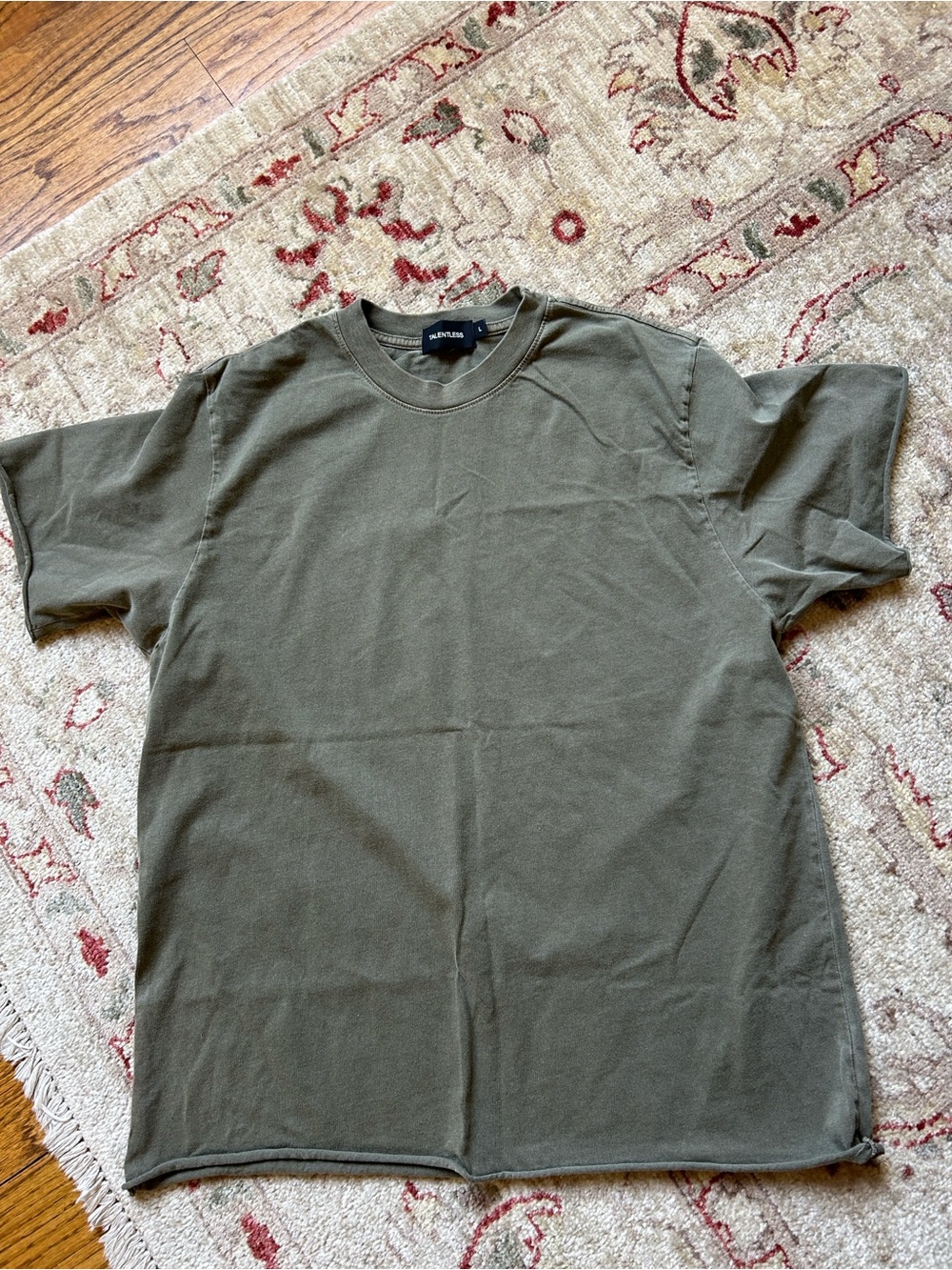 TALENTLESS Olive Green Crew Neck Short Sleeve Tee Raw Hem Men’s Size Large